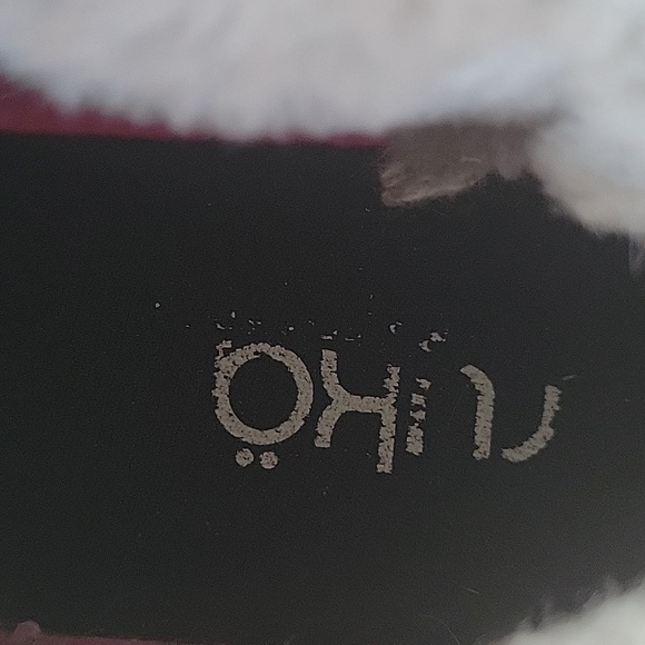 Rarely worn pull on leather sketchers with fsyx fur - Picture 5 of 8